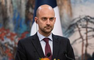 a-do-te-perdoren-asetet-e-ngrira-ruse-per-ukrainen?…