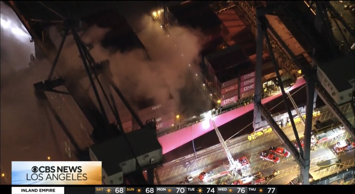 shperthim-dhe-zjarr-ne-nje-anije-tregtare-ne-portin-e-san-pedros,-shpetojne-anetaret-e-ekuipazhit