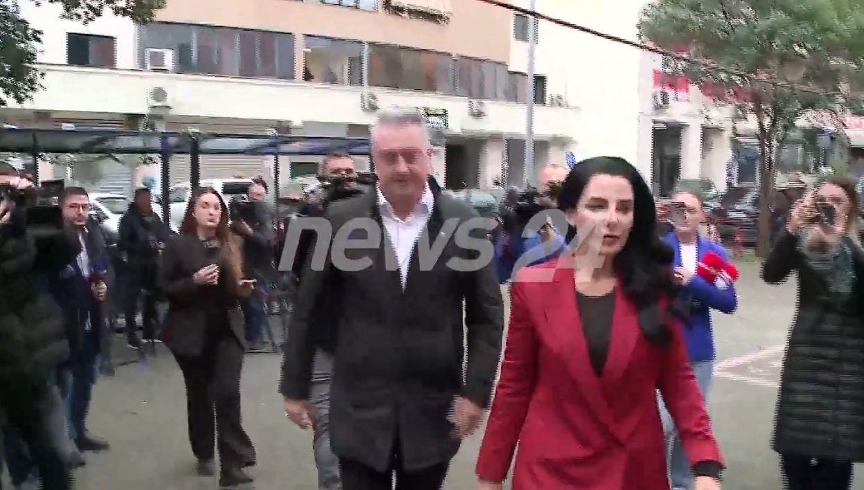 video/-asnje-koment-per-mediat,-ja-momenti-kur-balluku-hyn-ne-gjkko