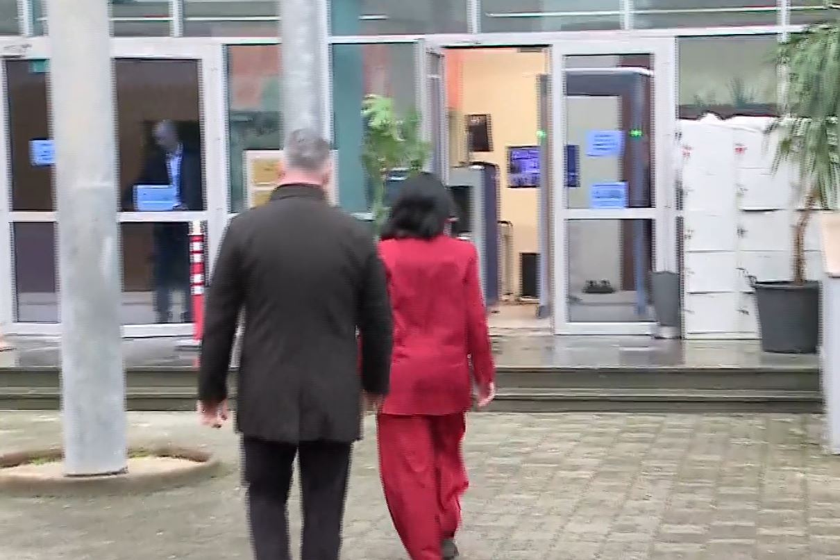 shkeleje-te-barazise-ne-tendera/-e-pezulluar-nga-detyra-dhe-me-pasaporte-te-bllokuar,-belinda-balluku-shkon-ne-gjkko