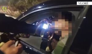 vlore,-shperthim-me-eksploziv-ne-dere-te-shtepise-se-63-vjecares,-policia-thote-se…