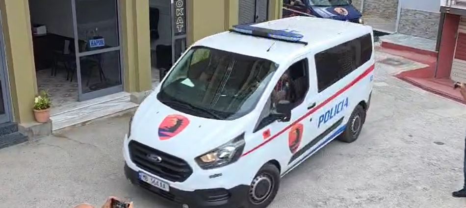 shperthim-me-lene-plasese-ne-porten-e-nje-banese/-vlore,-raportohet-vetem-per-deme-materiale