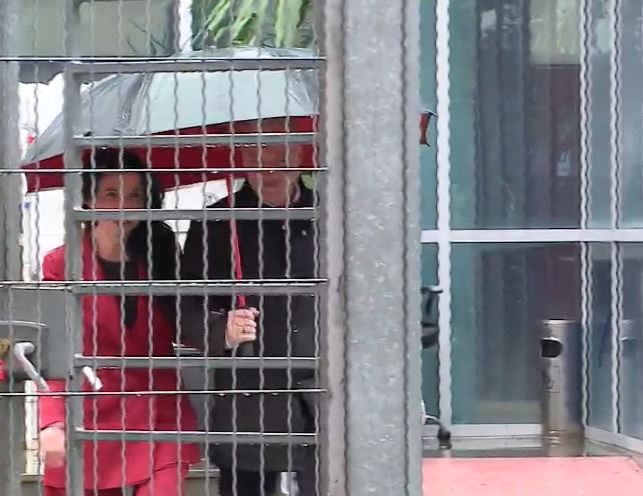 shkelje-e-barazise-ne-tendera/-e-pezulluar-nga-detyra-dhe-me-pasaporte-te-bllokuar,-belinda-balluku-del-nga-gjkko,-‘kyc’-gojen-per-mediat