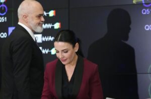 “nje-prokuror-dhe-nje-gjykates-u-bene-bashke,-koke-me-koke…”,-rama-ne-podcastin-“flasim”:-pezullimi-i-ballukut,-presion-ndaj-politikes