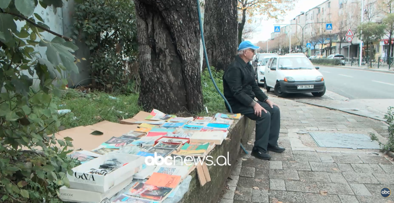 jeta-e-te-moshuarit-mes-librave/-prej-me-shume-se-nje-dekade,-75-vjecari-i-shet-prane-spitalit-“nene-tereza”