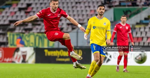 pikantet-e-elbasani-partizani/-atmosfere-festive-ne-tribuna,-sfida-mbyllet-me-tension