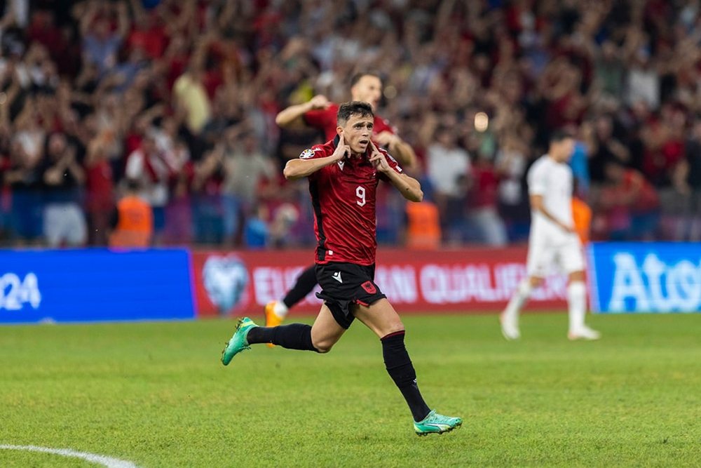 asani-ne-gare-per-kepucen-e-arte/-ylli-kuqezi-harron-kombetaren-ne-ligen-pro-te-iranit