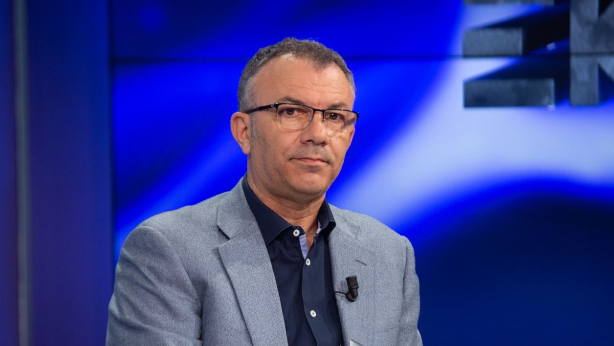 “mbeshtetja-e-emigranteve-e-veshtire,-per-prinderit-pensioniste”/-igli-cara:-cdo-euro-qe-hyn-ne-shqiperi,-e-vjedhur-me-40-%