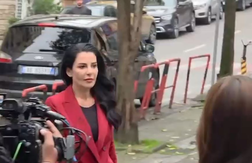 abuzimi-me-210-mln-euro-ne-tendera,-gazetarja-zbardh-tensionet-nga-seanca-ne-gjkko:-motra-e-ballukut-u-perplas-me-prokuroret-e-spak-per-shfuqizimin-e-mases-se-sigurise