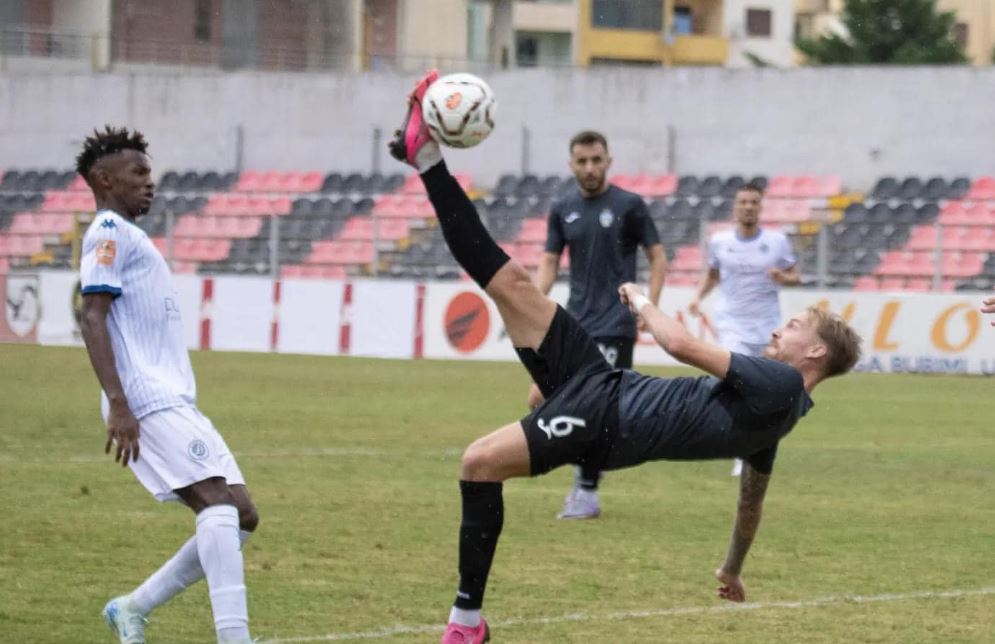 rikthehet-superiorja,-duele-interesante-ne-program