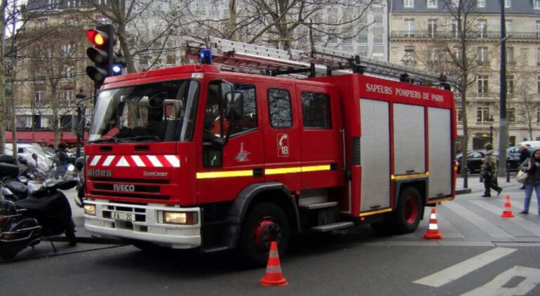 banesa-perfshihet-nga-flaket,-vdesin-pese-persona-ne-france