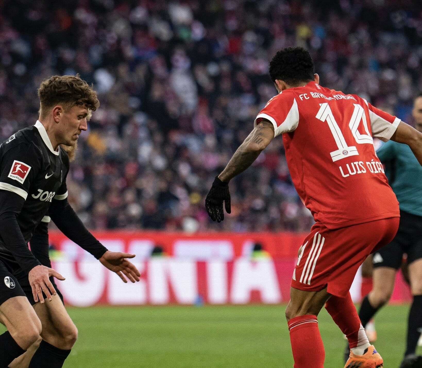 video/-bayern-argetohet-ndaj-freiburgut,-gola-dhe-permbysje