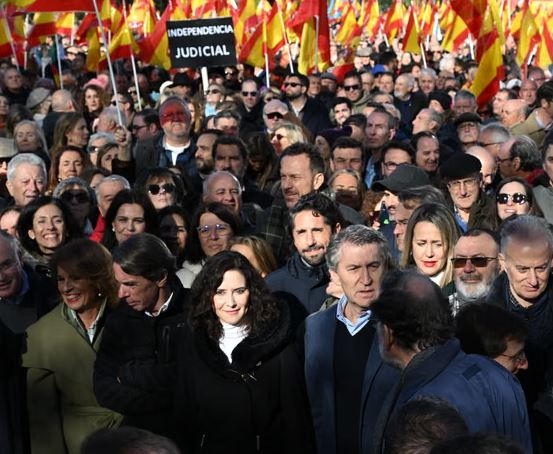 video/-akuzat-per-korrupsion-ndaj-sanchez,-mijera-njerez-proteste-ne-madrid,-kerkojne-zgjedhje-te-parakohshme