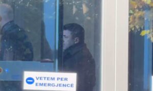 video/-akuza-per-“shperdorim-detyre”,-elvis-roshi-shkon-ne-spak