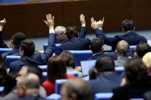 protestat-masive-ne-bullgari,-parlamenti-voton-pro-doreheqjes-se-qeverise-se-zhelyazkovit