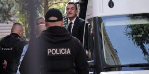 shtyhet-gjyqi-i-erion-veliajt/-kryebashkiaku-largon-avokatin-artan-gjermeni