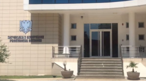 lejuan-ndertime-pa-leje/-prokuroria-e-shkodres-dergon-ne-gjyq-policin,-kryeinspektorin-dhe-dy-inspektoret-e-imt-se-ne-vaun-e-dejes