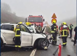 video/-aksident-ne-kosove,-kamioni-perplaset-me-makinen,-raportohet-per-nje-viktime