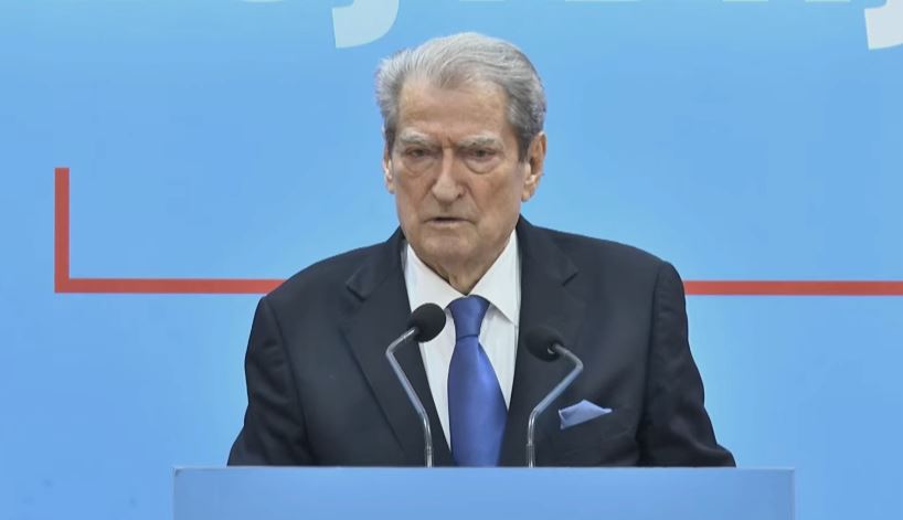 zgjedhja-e-kreut-te-ri-te-spak,-berisha-tregon-‘prapaskenat’:-perqendrimi-i-trupes-diplomatike-ne-salle,-e-dyshimte,-per-te-neutralizuar-doren-e-zeze-te-rames