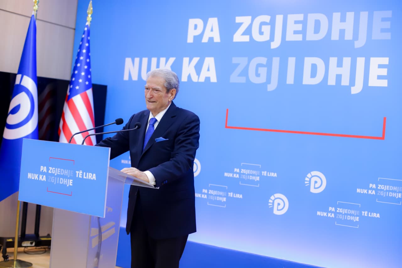 berisha:-denoncoj-zevendesimin-e-standardeve-me-lobime-korruptive,-rama-kaloi-amnistine-fiskale,-edhe-pse-nderkombetaret-ishin-kunder