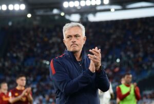 mourinho:-ne-rast-se-roma-fiton-titullin-ne-serie-a-do-te-festoj-me-tifozet-“circus-maximus”