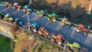 vazhdojne-protestat-dhe-bllokimet-e-rrugeve-nga-fermeret