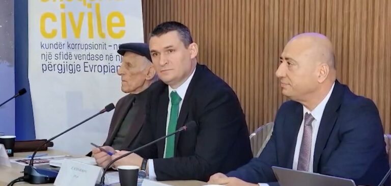 “sukses,-se-hetuam-(vetem)-qeverine”/-altin-dumani-flet-nga-durresi-pak-dite-para-perfundimit-te-mandatit