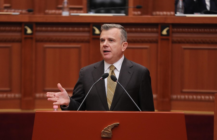 “flisni-per-lepuj,-por-po-folet-per-lepuj-duhet-te-flisni-edhe-per-zagaret”/-pd-kerkon-perjashtimin-e-taulant-balles-nga-seancat-e-kuvendit:-perdori-gjuhe-joparlamentare