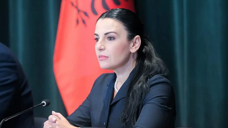 belinda-balluku-rikthehet-ne-zyre/-kushtetuesja-pezullon-vendimin-e-gjkko