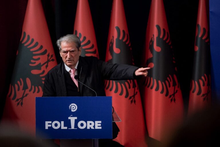 berisha-ne-elbasan:-rama-dhe-soros-donin-shqiperi-pa-opozite,-por-ne-qendruam-te-pamposhtur.-t’i-pervishemi-dhemb-per-dhemb-rames,-revolte-deri-ne-fitore-dhe-permbysje-te-regjimit