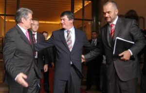 “21-janari”/-a-duhet-te-shkoje-rama-ne-spak?-ja-pergjigjja-e-ish-presidentit-bamir-topi-(video)