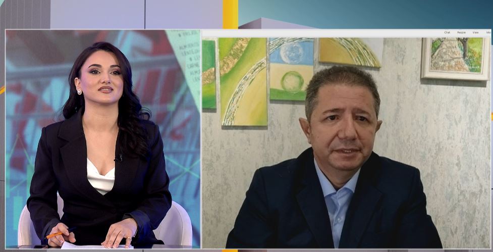 santa-claus-i-i-shqiptarit-kredia-apo-emigranti?-eksperti-tregon-fenomenin:-gjate-dhjetorit-rritet-kredimarrja