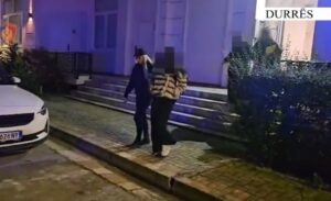 video/-apartamentin-me-qira-e-kishin-kthyer-ne-‘fole’-prostitucioni,-arrestohen-2-kolumbiane-ne-durres