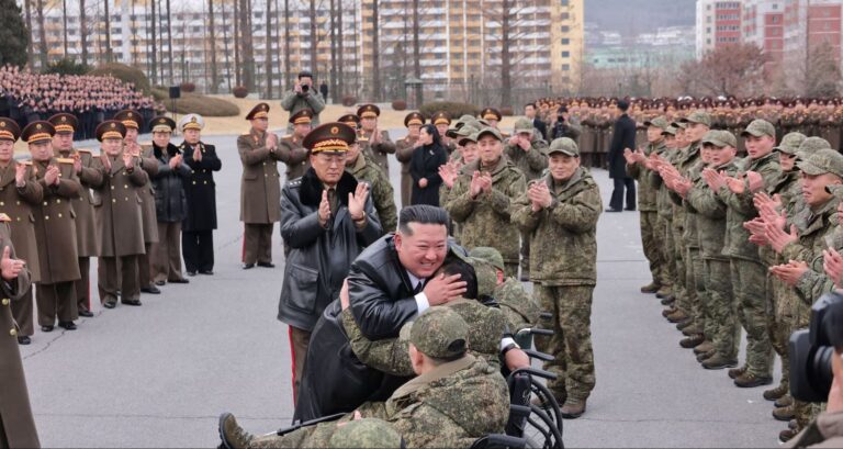 kim-jong-un-larteson-trupat-koreanoveriore-pas-kthimit-nga-misioni-ne-rusi