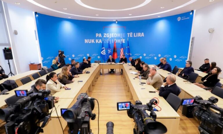 video/-berisha-njofton-daten-e-protestes-kombetare-ne-tirane:-ne-22-dhjetor-demokratet-zbresin-para-kryeministrise