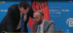 salianji-brenda,-bardhi-jashte/-pas-foltoreve,-salianji-kthehet-ne-seli,-berisha-i-beri-dy-“dhurata”