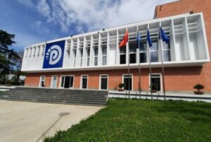 “mendova-se-mbledhja-ishte-per-te-rrezuar-ramen,-e-paskeni-me-mua!”,-salianji-ne-mbledhjen-e-kryesise-se-pd:-po-e-zhvendosni-vemendjen