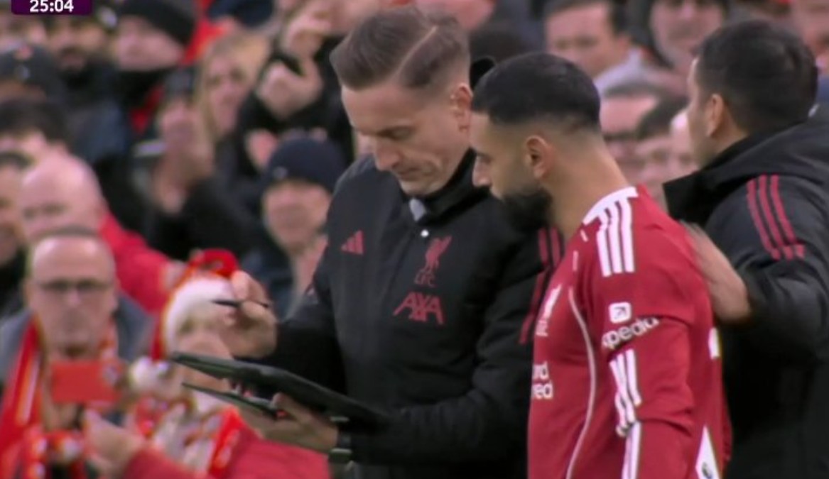 vjen-paqja!-salah-e-nis-nga-stoli,-por-fati-eshte-anen-e-tij-dhe-futet-ne-fushe.-cole-palmer-rigjen-golin-te-chelsea-(video)