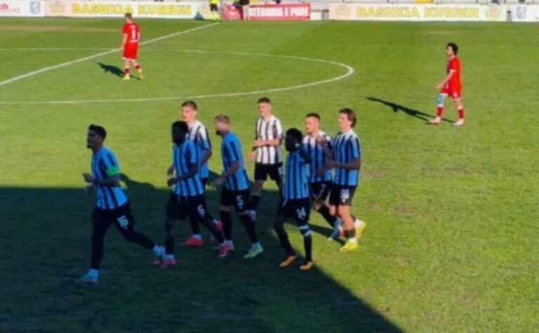 kategoria-e-pare:-4-kartone-te-kuq-dhe-tri-gola,-laci-mposht-skenderbeun-dhe-rihap-garen.-pogradeci-me-ritem-per-superioren