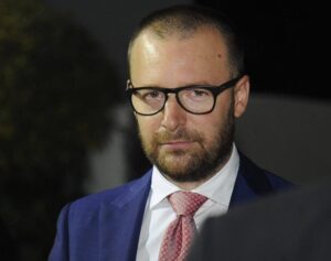 “toyota-auris”/-kur-nje-dosje-nderkombetare-perfundon-pa-territor,-pa-prova-dhe-pa-pergjegjesi