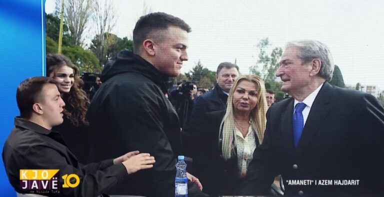 “kush-ishte-afer-babait,-ndjehej-sikur-ishte-me-ushtrine”,-djali-i-“heroit-te-demokracise”:-berisha-me-merrte-ne-preher-dhe-me-tregonte-sa-trim-ishte-azemi