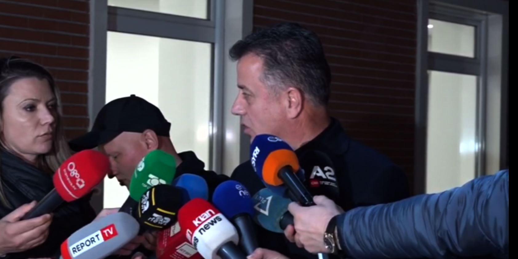 “ne-22-dhjetor-te-vershojme-ne-bulevard”,-noka:-pd-do-nise-protesta-pa-ndalim.-suel-cela-ka-kercenuar-demokratet-qe-te-mos-merrnin-pjese-ne-foltoren-e-sali-berishes-(video)