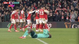 arsenal-me-zor-fiton-ndaj-vendit-te-fundit,-fale-dy-autogolave-(video)