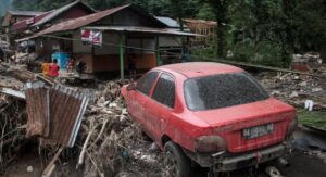 permbytjet-ne-indonezi-dhe-sri-lanka/-mbi-2-mije-te-vdekur-dhe-te-zhdukur,-gati-4-milione-te-prekur