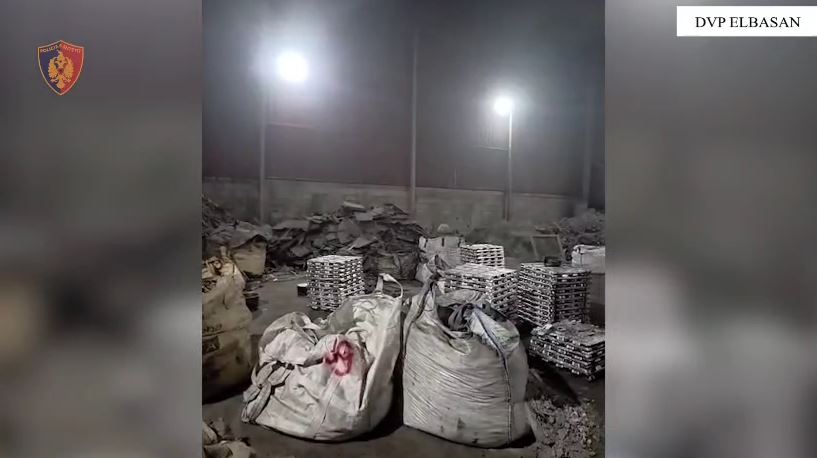 emrat/-16-te-arrestuar-ne-elbasan-per-prodhimin-e-paligjshem-te-ferrokromit,-8-te-tjere-ne-kerkim