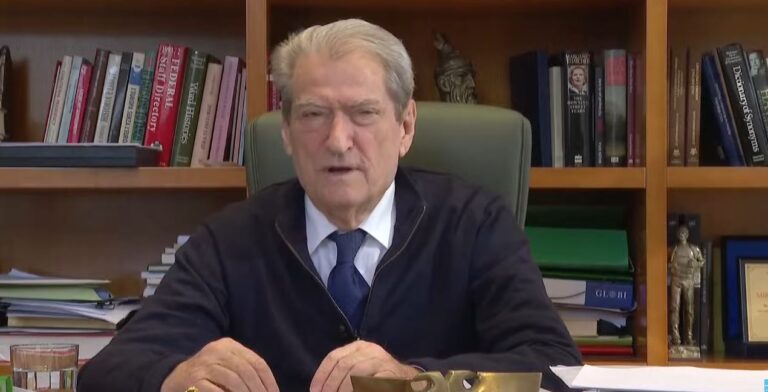 balluku-u-kthye-ne-detyre/-berisha:-vendimi-i-kushtetueses-i-shkruar-ne-zyren-rames-pas-presioneve.-i-dha-“lubi”-ballukut-kohe-per-te-falsifikuar-dokumentet