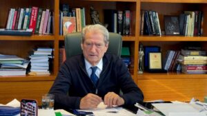 berisha-“zbardh”-perplasjen-e-rames-me-oficeret-e-bkh-ne-kryeministri:-ka-fobira,-mund-t’i-conin-urdher-arrestin