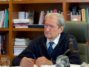 “familjare-te-kryeministrit-te-perfshire-ne-tendere”/-berisha:-imagjino-sikur-bkh-te-shkoje-ne-surrel-te-kerkoje-dokumentet?