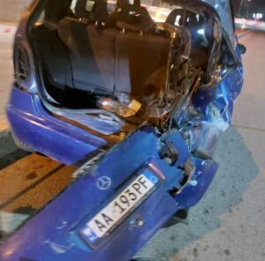 aksident-tragjik-ne-fushe-kruje/-makina-perplas-nje-19-vjecar,-po-ndihmonte-nje-vajze-te-shtynte-makinen