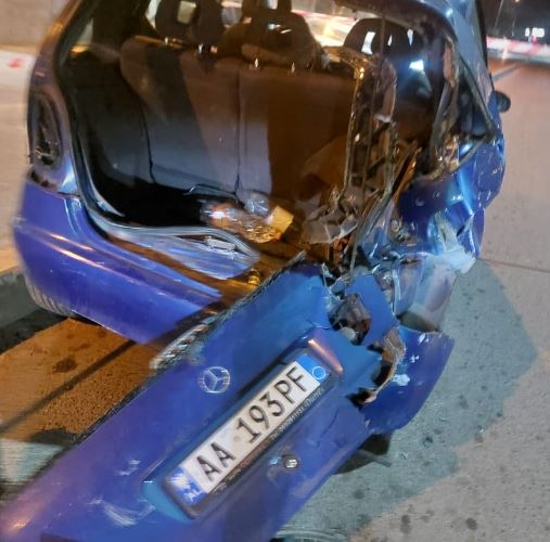 aksident-tragjik-ne-fushe-kruje/-makina-perplas-nje-19-vjecar,-po-ndihmonte-nje-vajze-te-shtynte-makinen